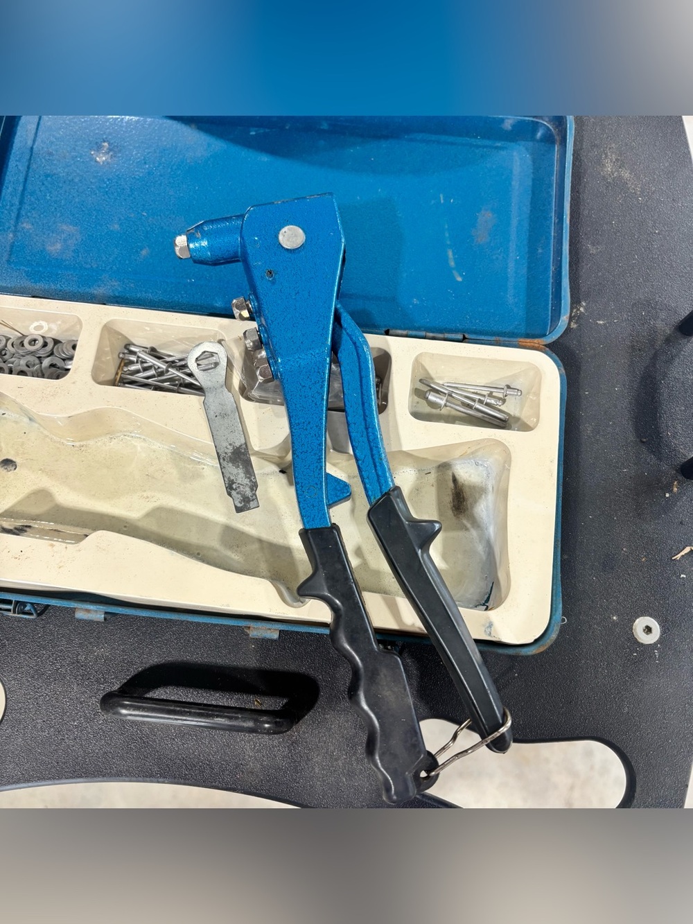 Blue Hand Rivet Tool Kit - Picture 2 of 4